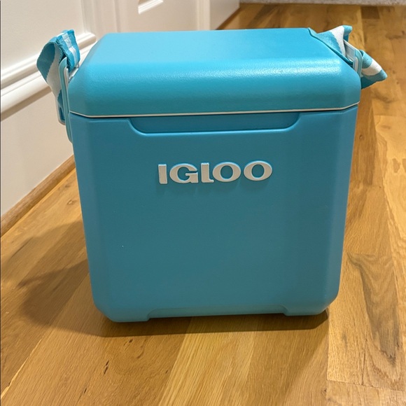 igloo Other - Igloo Tagalong 11 Qt Ice Drink Cooler with Body Shoulder Strap, Blue